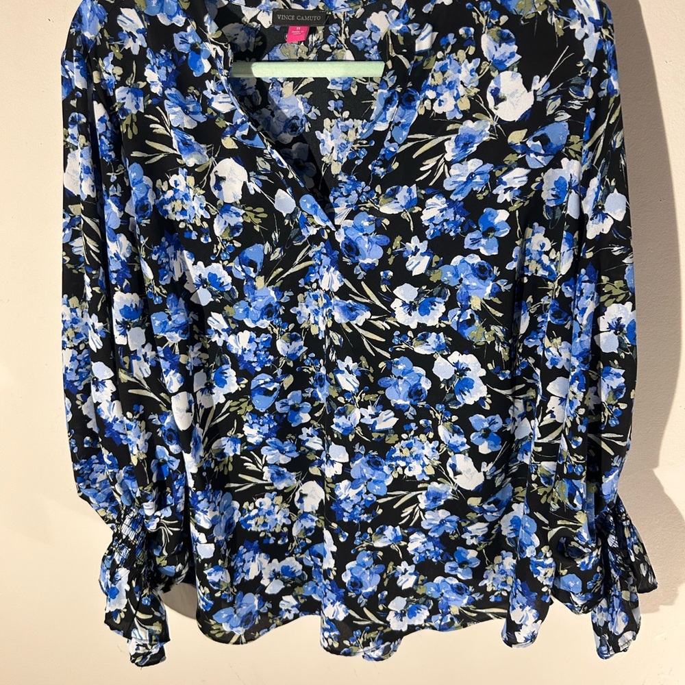 Vince Camuto women’s 1x Blue and Black Floral Blouse nwt cottagecore office top